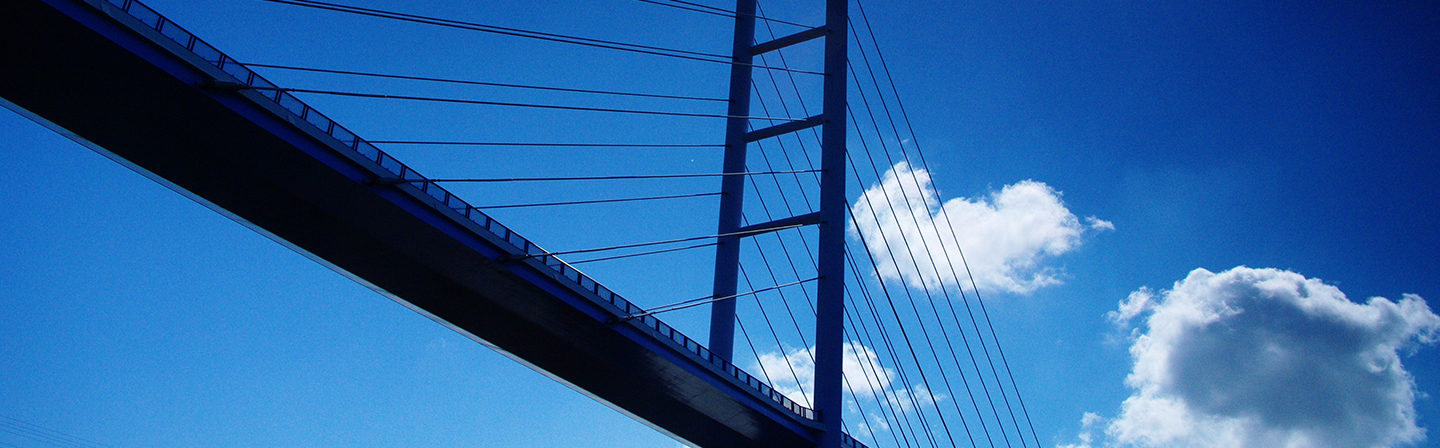 Pylonenbrücke im Hafen von Stralsund